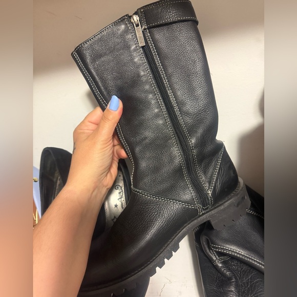 Stylish Black Leather Women's Boots - Picture 5 of 5